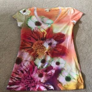 Flower v-neck tee